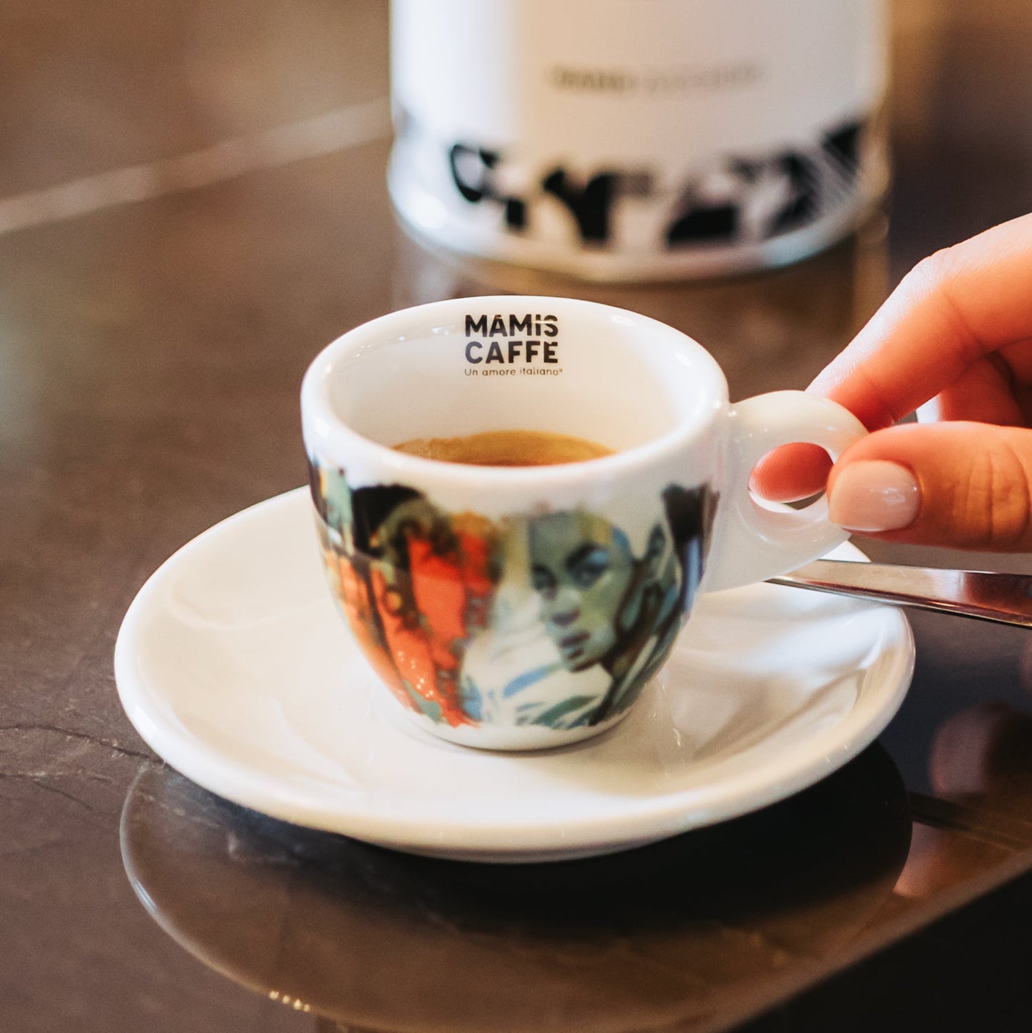 Entkoffeinierter Kaffee: Wie gesund ist er und wie wird Kaffee entkoffeiniert?